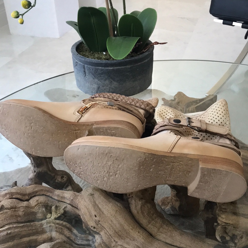 Boots - Picture 3 of 4